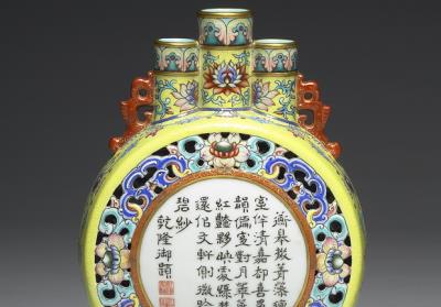 图片[2]-Hanging vase with open work and poem on a polychrome yellow ground in yangcai painted enamelsWith wood case, Qianlong reign (1736-1795), Qing dynasty-China Archive